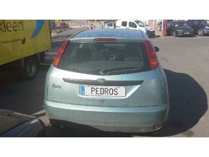 ford focus berlina (cak) del año 2001