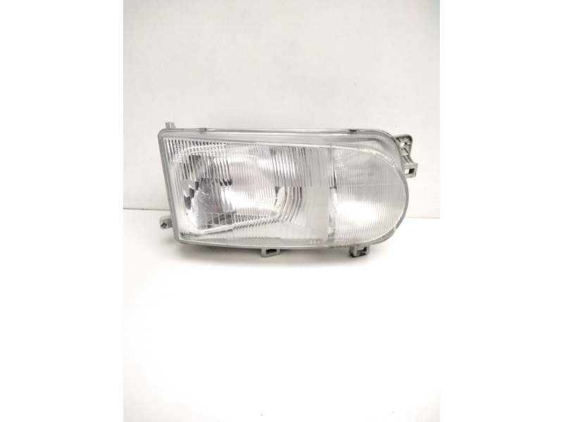 Recambio de faro derecho para nissan serena (c23) 2.0 referencia OEM IAM 260107C008 NISSAN 67735060