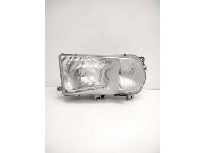 Recambio de faro derecho para nissan serena (c23) 2.0 d (kvjc23) referencia OEM IAM 260107C008 NISSAN 67735060