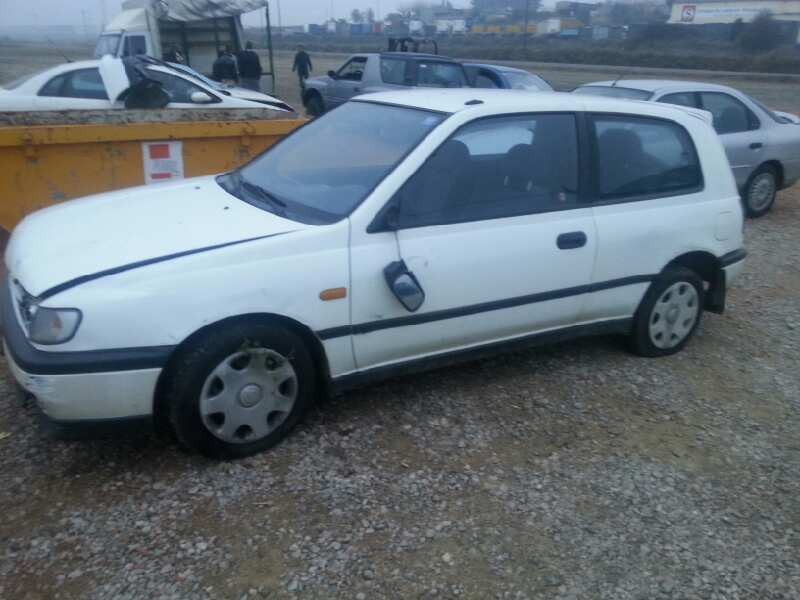 nissan sunny berlina (n14) del año 1993