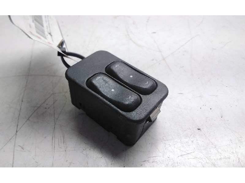 Recambio de mando elevalunas delantero izquierdo para opel corsa c club referencia OEM IAM 13363202 24409205 