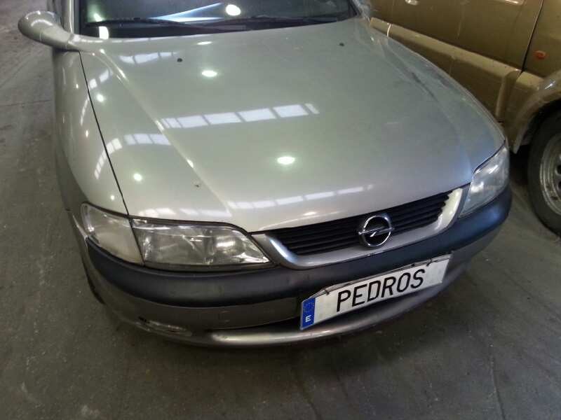 opel vectra b berlina del año 1996