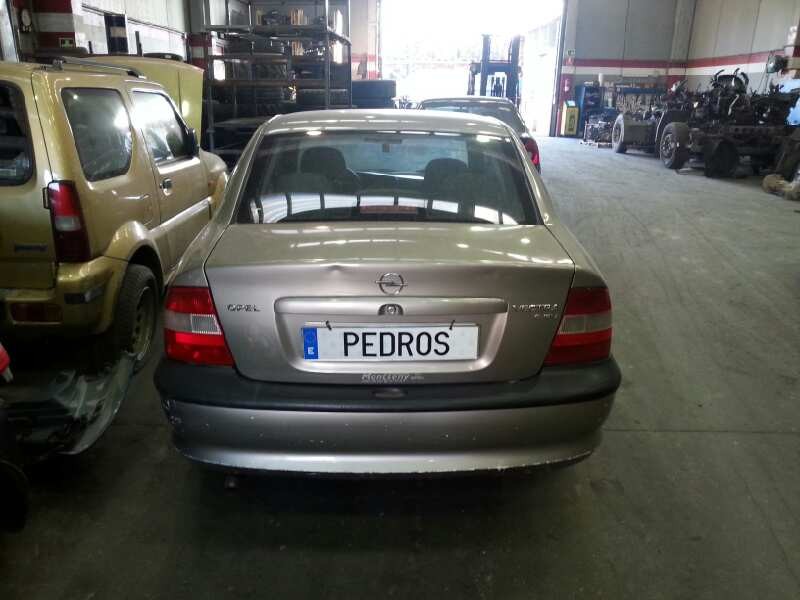 opel vectra b berlina del año 1996