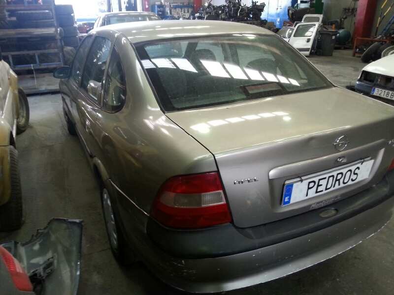 opel vectra b berlina del año 1996