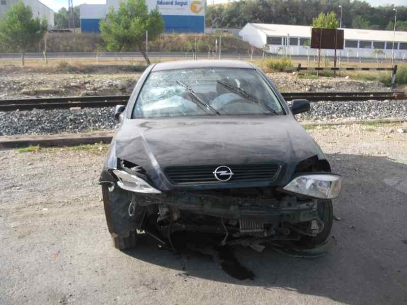 opel astra g berlina del año 2000