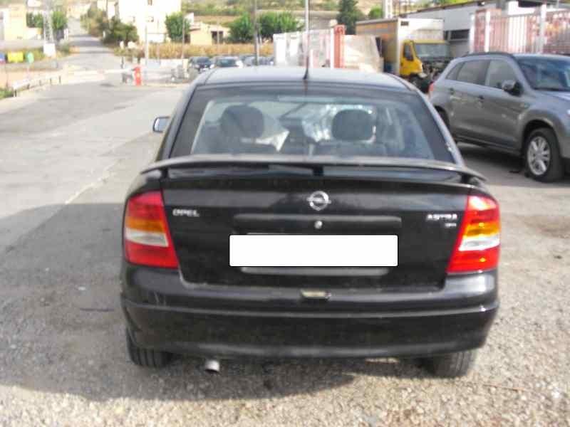 opel astra g berlina del año 2000