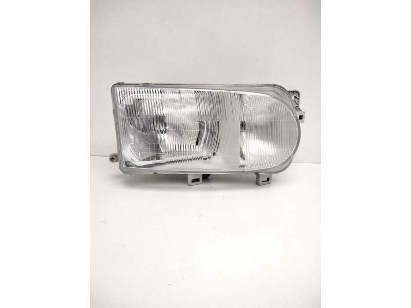 Recambio de faro derecho para nissan serena (c23) 2.0 d (kvjc23) referencia OEM IAM 260609C108 NISSAN 67626060