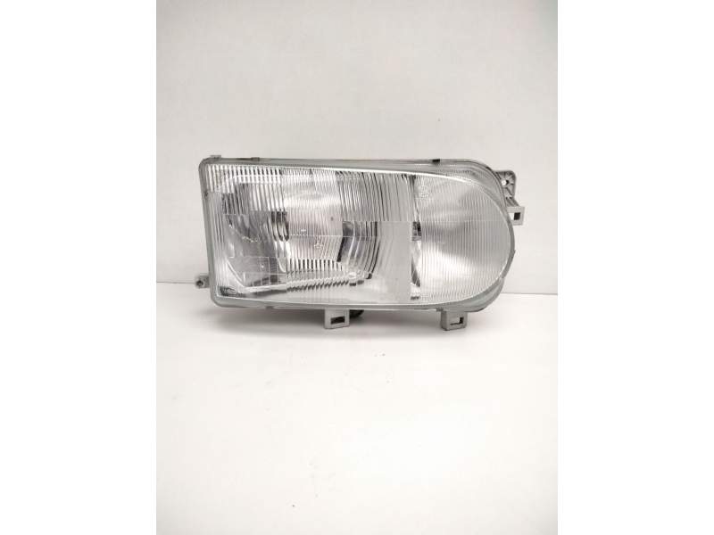 Recambio de faro derecho para nissan serena (c23) 2.0 d (kvjc23) referencia OEM IAM 260109C108 NISSAN 67626060