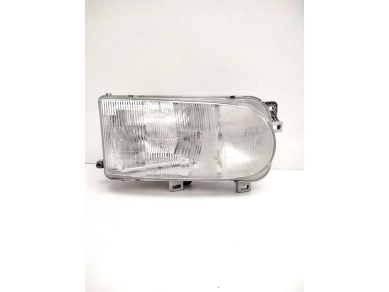 Recambio de faro derecho para nissan serena (c23) 2.0 d (kvjc23) referencia OEM IAM 260109C108 NISSAN 67626060