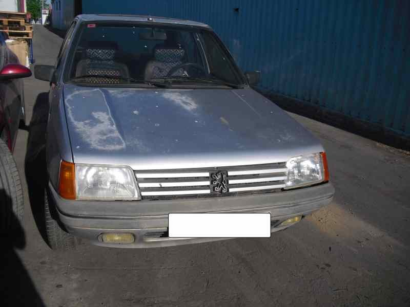 peugeot 205 berlina del año 1986