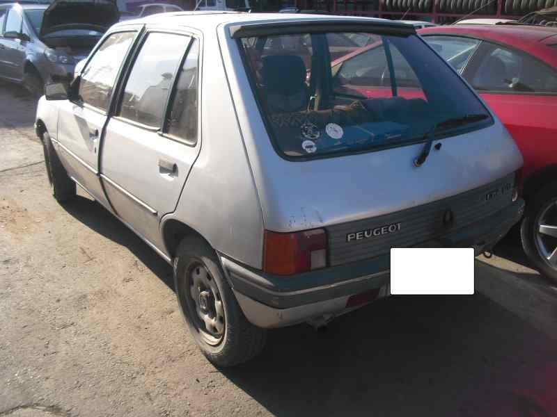 peugeot 205 berlina del año 1986