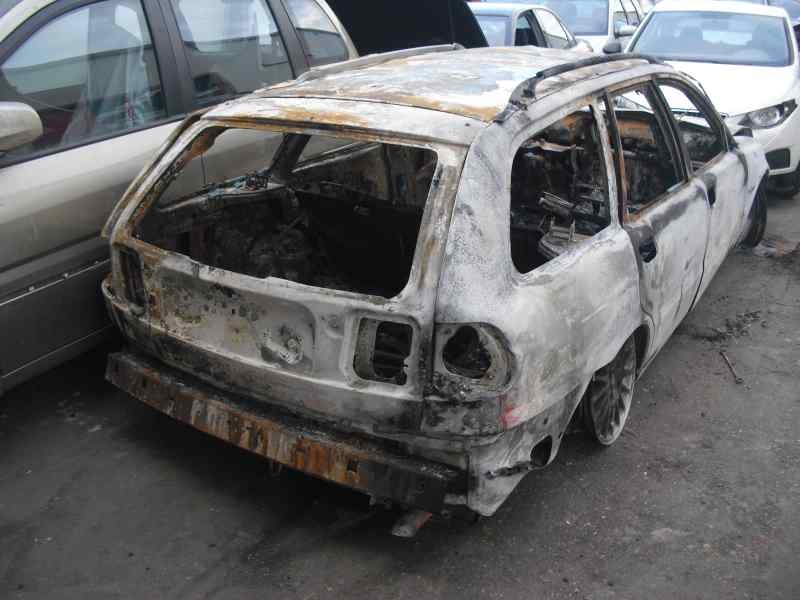 volvo v40 familiar del año 2000