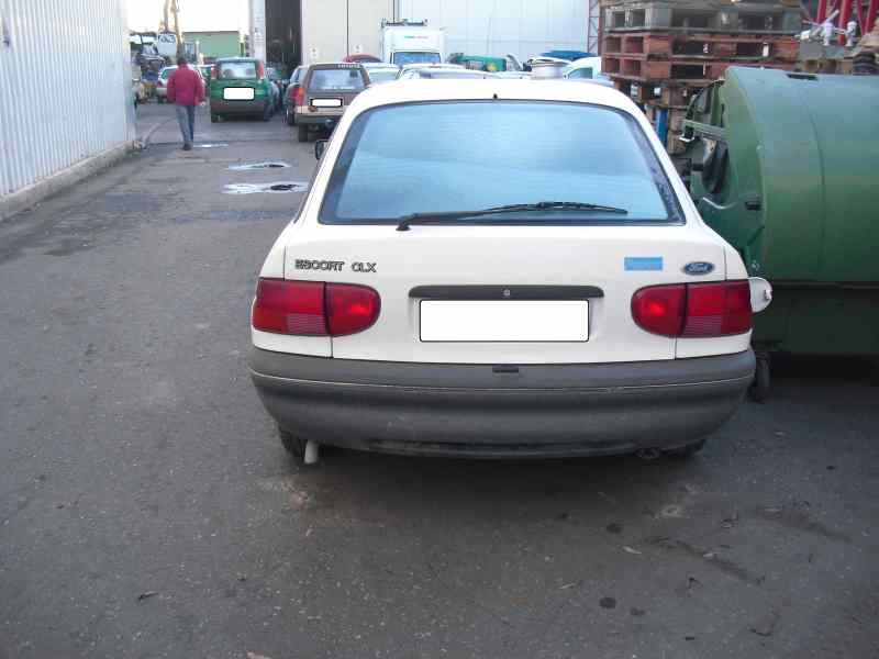 ford escort berlina/turnier del año 1990