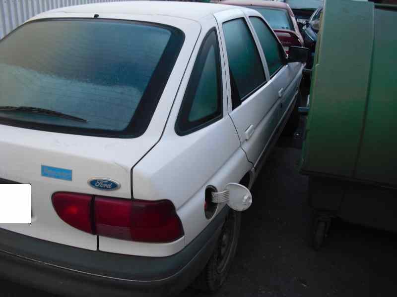 ford escort berlina/turnier del año 1990
