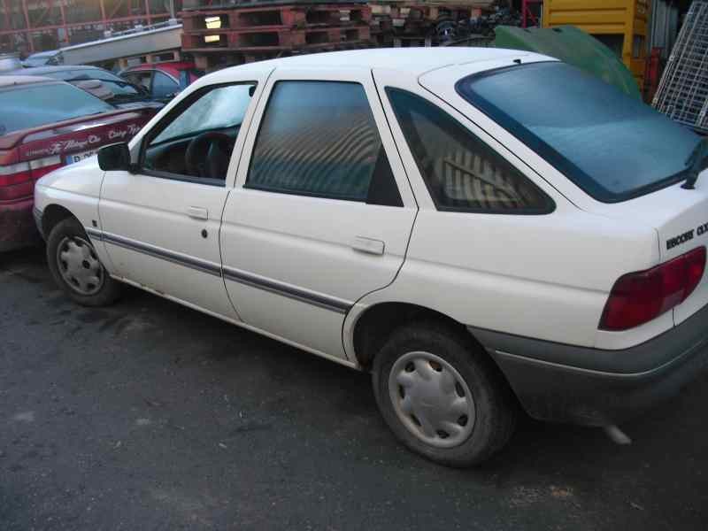 ford escort berlina/turnier del año 1990