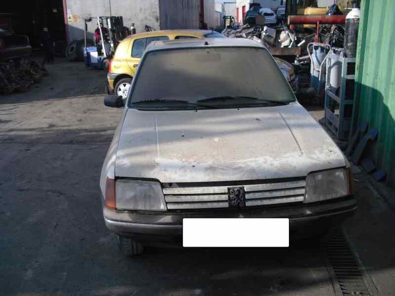 peugeot 205 berlina del año 1983