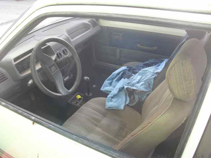 peugeot 205 berlina del año 1983