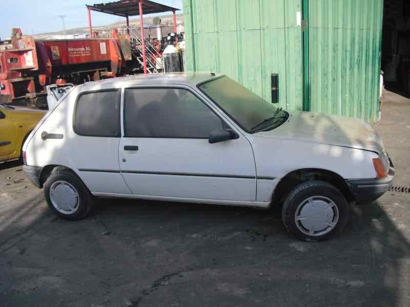 peugeot 205 berlina del año 1983
