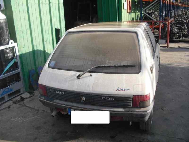 peugeot 205 berlina del año 1983
