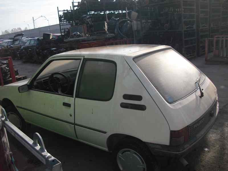 peugeot 205 berlina del año 1983