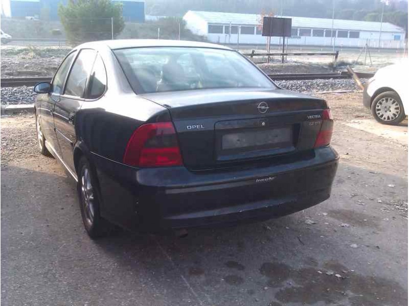 opel vectra b berlina del año 2000