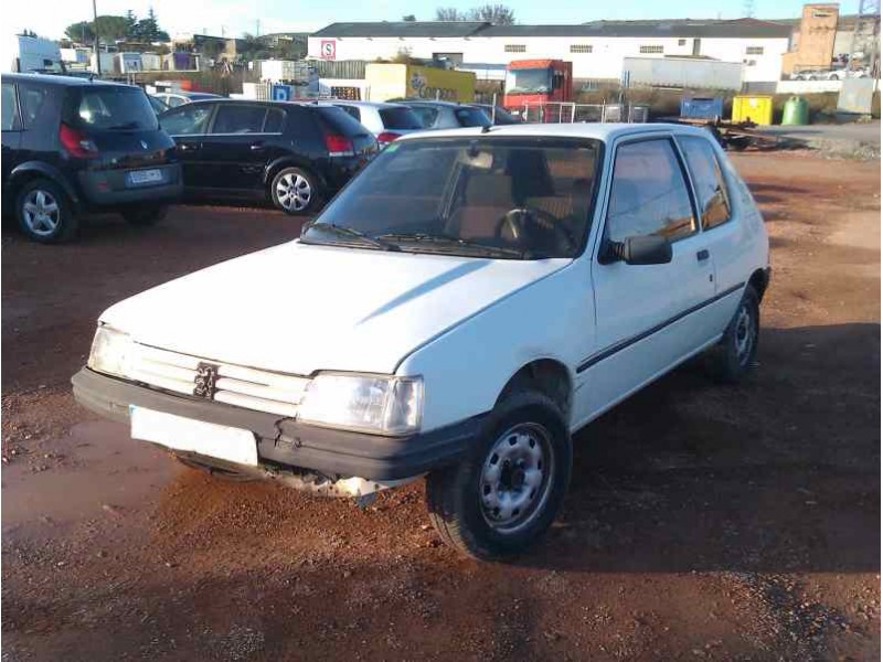 peugeot 205 berlina del año 1983