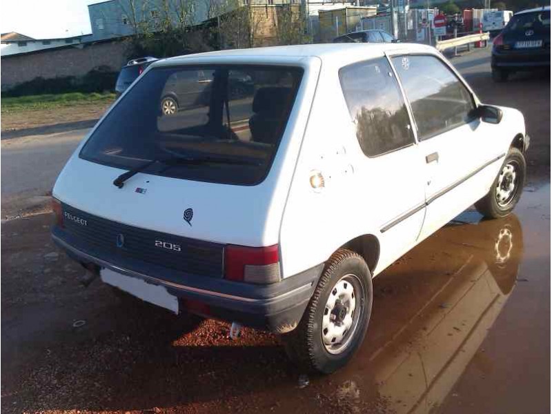 peugeot 205 berlina del año 1983