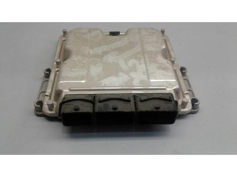 Recambio de centralita motor uce para renault trafic combi (ab 4.01) referencia OEM IAM 0281010632 8200051608 8200204836