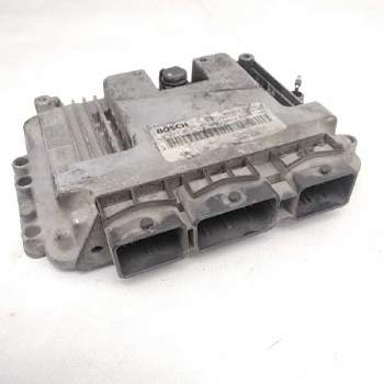 Recambio de centralita motor uce para renault trafic combi (ab 4.01) referencia OEM IAM 8200311550 0281011432 8200311553