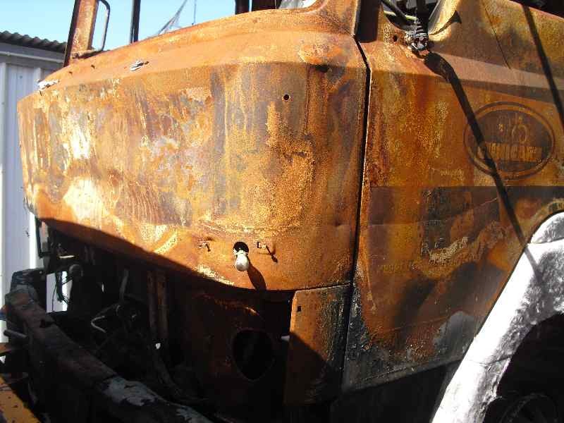 nissan trade 100 del año 1999