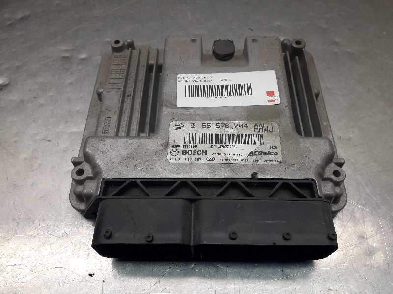 Recambio de centralita motor uce para opel insignia berlina referencia OEM IAM 0281017587 55575349 E9155578704