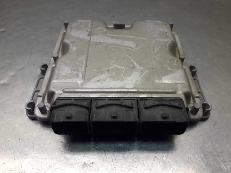 Recambio de centralita motor uce para renault trafic combi (ab 4.01) referencia OEM IAM 0281010632 8200051608 8200204836