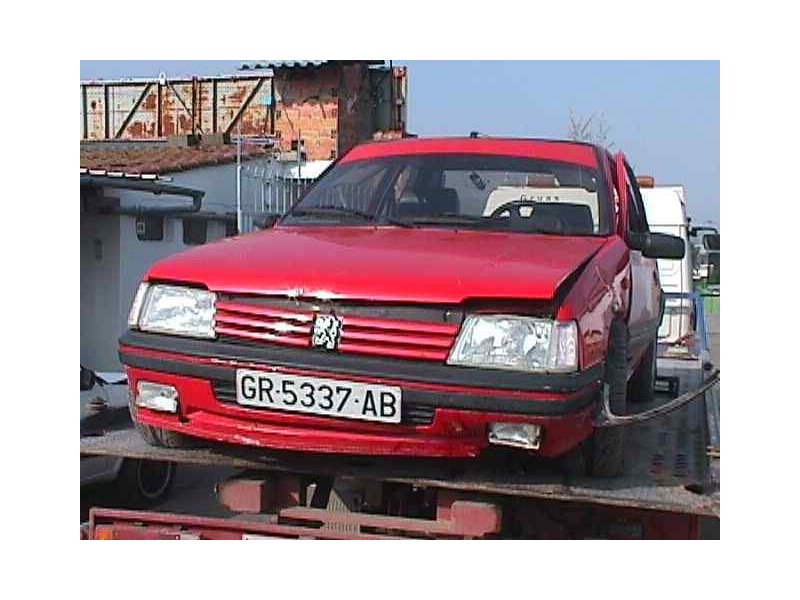 peugeot 205 berlina del año 1983
