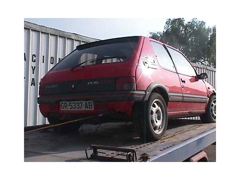 peugeot 205 berlina del año 1983