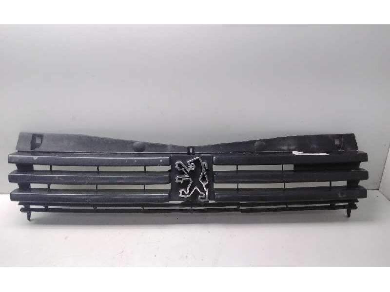 Recambio de rejilla delantera para peugeot 205 berlina 1.4 referencia OEM IAM 92253108580  