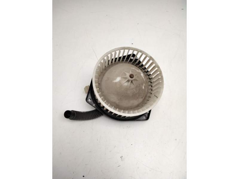 Recambio de motor calefaccion para nissan serena (c23) 2.3 d referencia OEM IAM 0130063081  