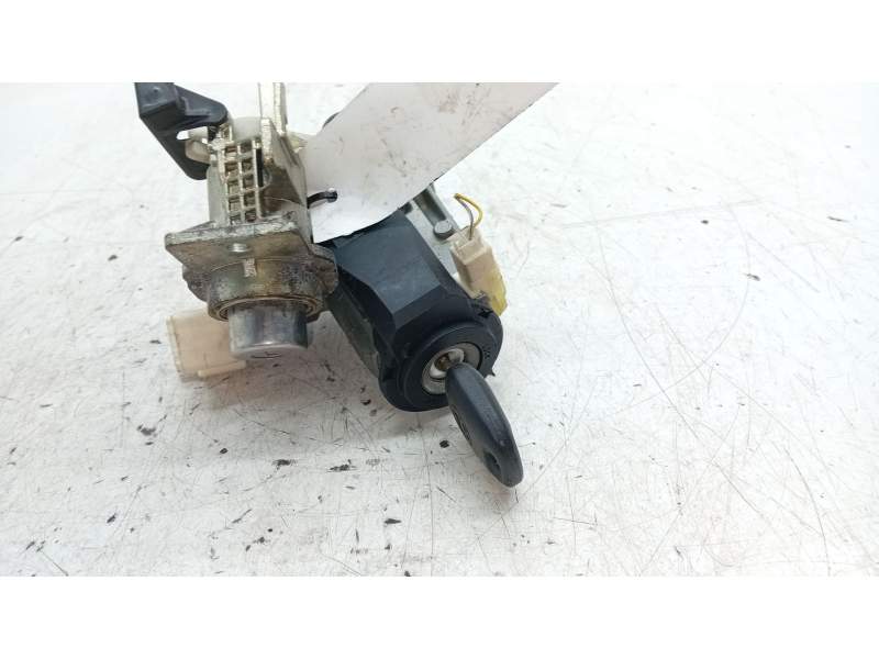 Recambio de conmutador de arranque para toyota yaris active referencia OEM IAM 6905702500  