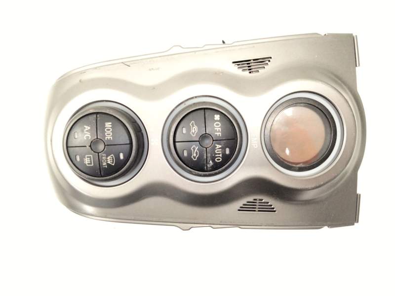 Recambio de mando calefaccion aire acondicionado para toyota yaris active referencia OEM IAM 559000D210  