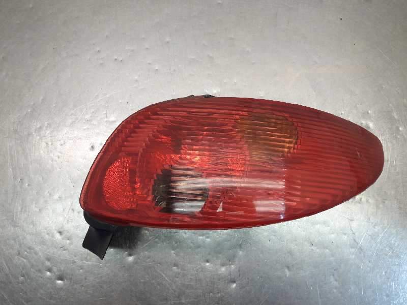 Recambio de piloto trasero derecho para peugeot 206 berlina x-line referencia OEM IAM AXO D32563  