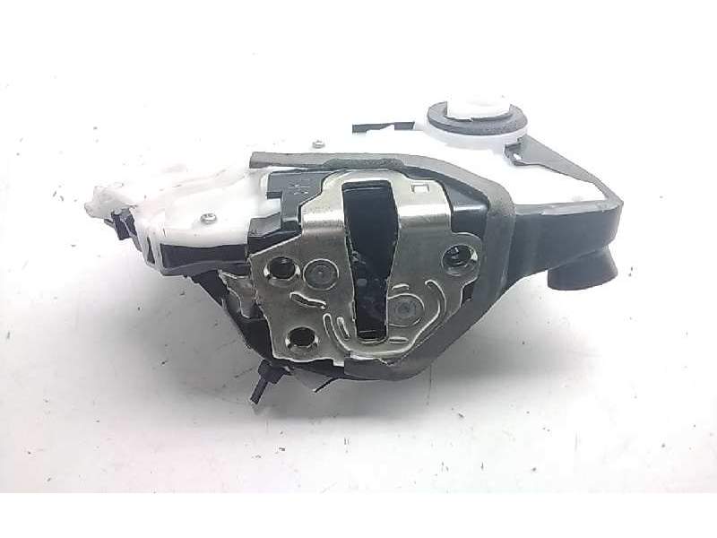 Recambio de cerradura puerta delantera derecha para toyota yaris hybrid feel referencia OEM IAM 690300D540  