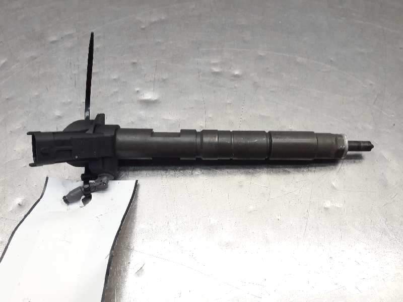Recambio de inyector para toyota yaris 1.4 turbodiesel cat referencia OEM IAM 23670-33051 1NDVT 