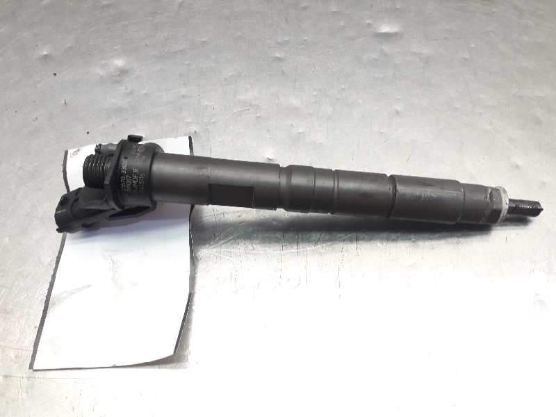 Recambio de inyector para toyota yaris 1.4 turbodiesel cat referencia OEM IAM 23670-33051 1NDVT 