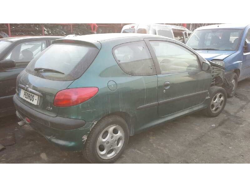 peugeot 206 berlina del año 2000