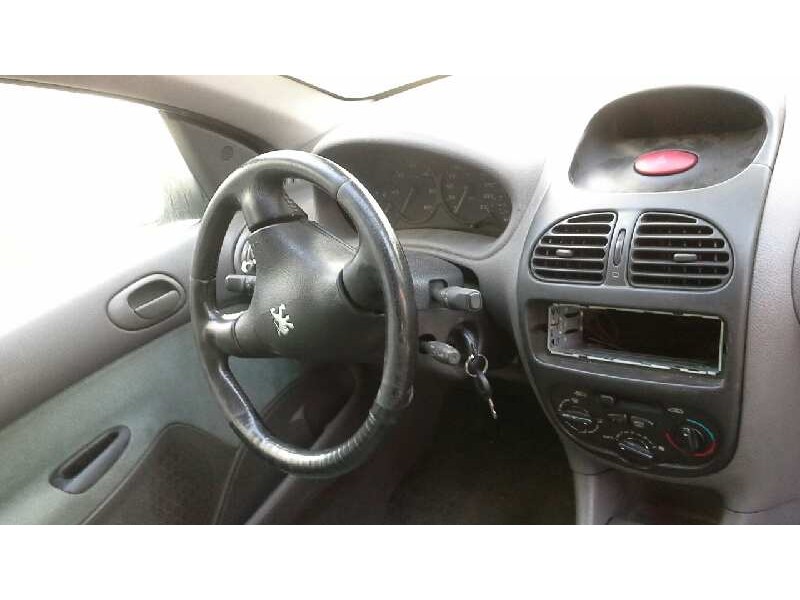 peugeot 206 berlina del año 2000