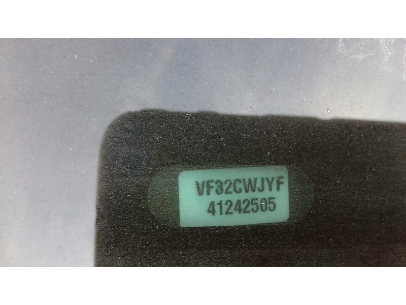 peugeot 206 berlina del año 2000