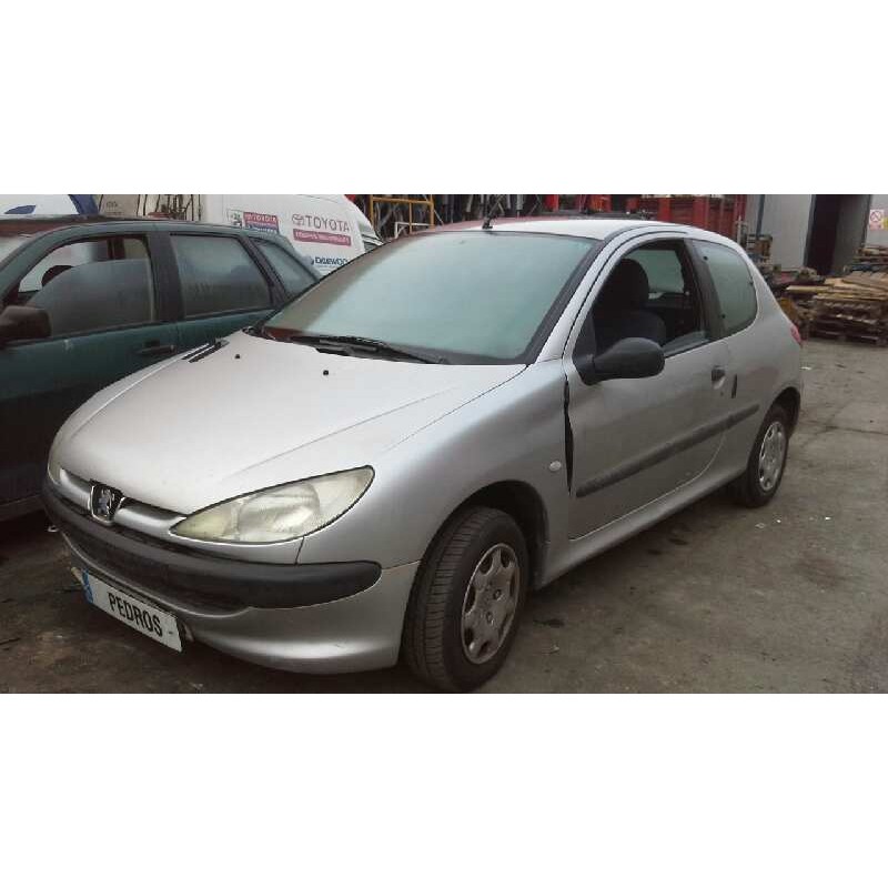 peugeot 206 berlina del año 2000