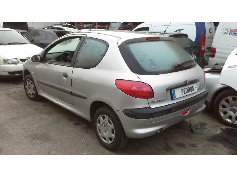 peugeot 206 berlina del año 2000