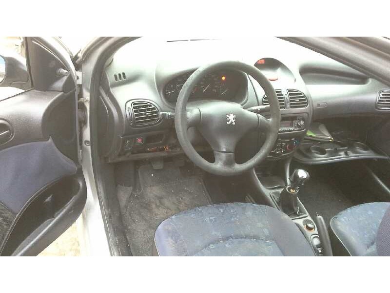 peugeot 206 berlina del año 2000