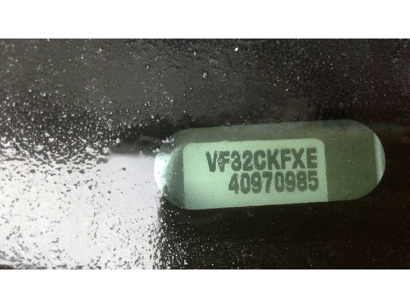 peugeot 206 berlina del año 2000