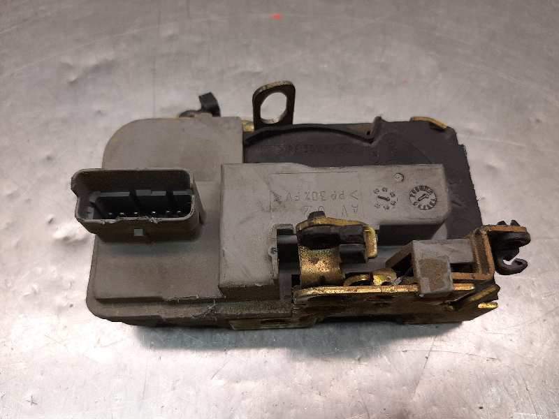 Recambio de cerradura puerta delantera derecha para peugeot 206 berlina xt referencia OEM IAM 9136J1  